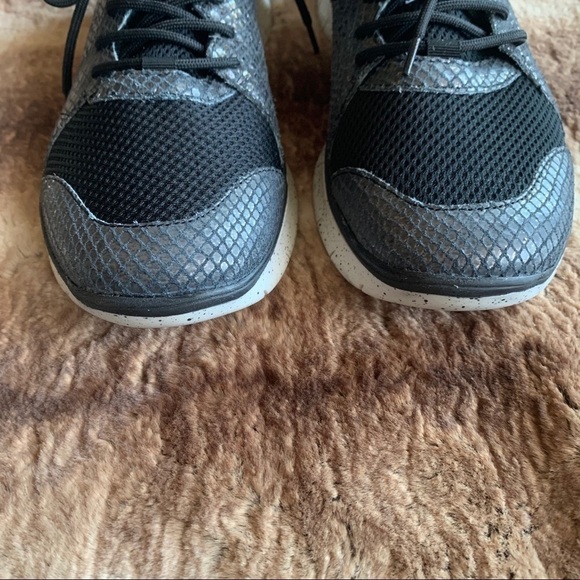 P448 Snakeskin Mesh Sneakers - Picture 4 of 9